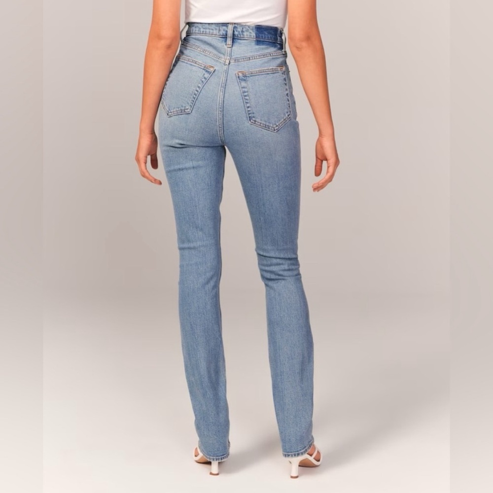 Abercrombie Ultra High Rise 90s Straight Jean in Medium With Criss-Cross Waist - Picture 4 of 9
